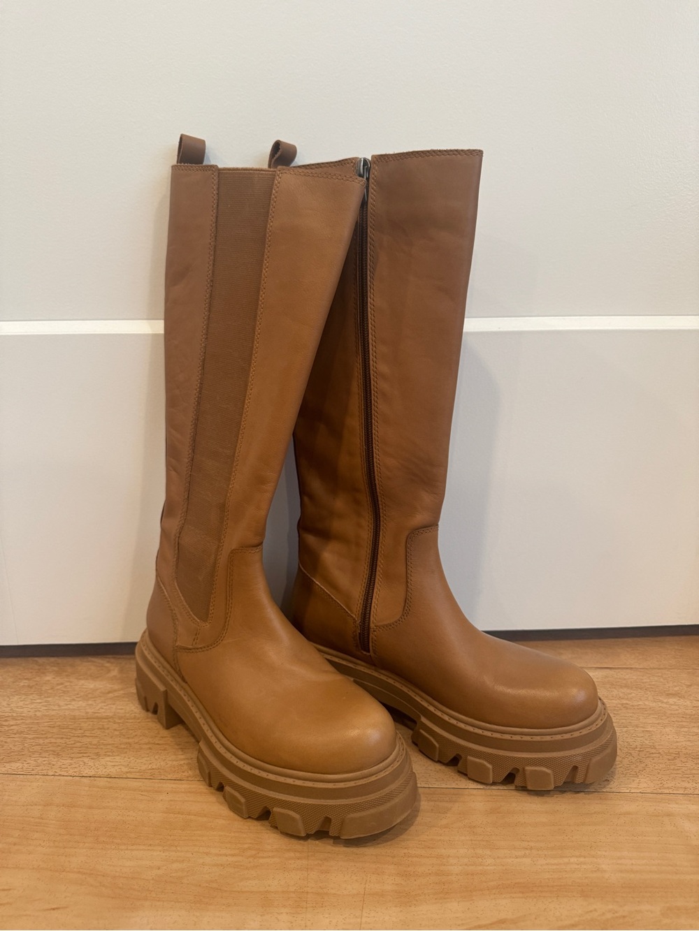 EUC Steve Madden Tan Boots - Picture 2 of 11